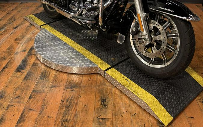 2016 Harley-Davidson Road King BLACK W/PINSTRIPE