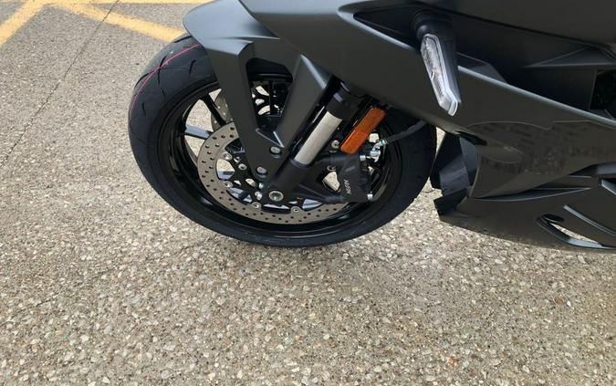 2025 Suzuki GSX-S 8R