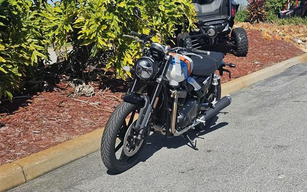 2026 Triumph Speed Twin 900 Pure White/Maui Blue/Tangerine Oran