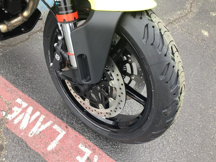 2026 Husqvarna® VITPILEN 801