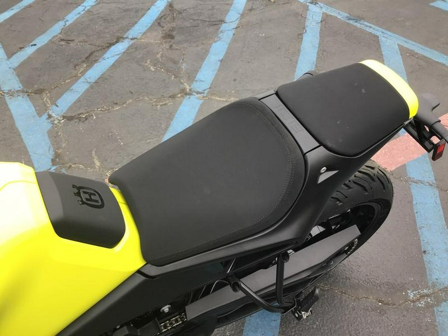 2026 Husqvarna® VITPILEN 801