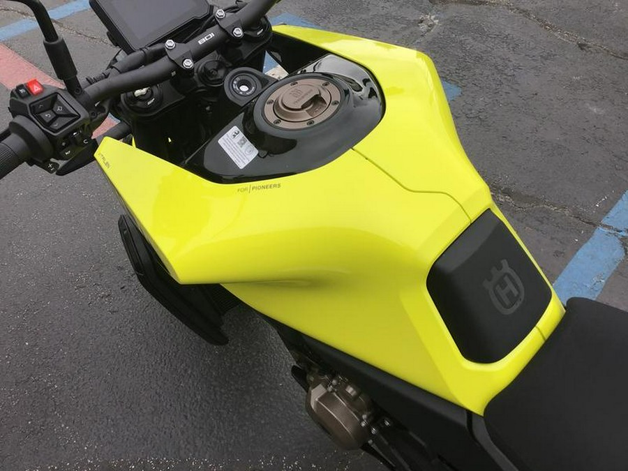 2026 Husqvarna® VITPILEN 801