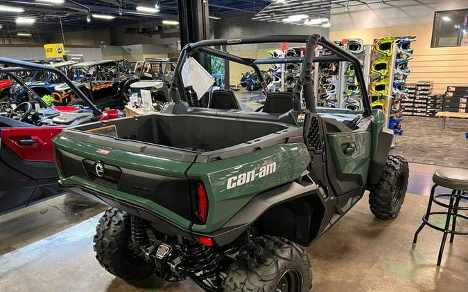 2023 Can-Am® Commander DPS 700