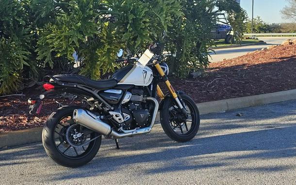 2026 Triumph Speed 400 Pearl Metallic White/Phantom Black