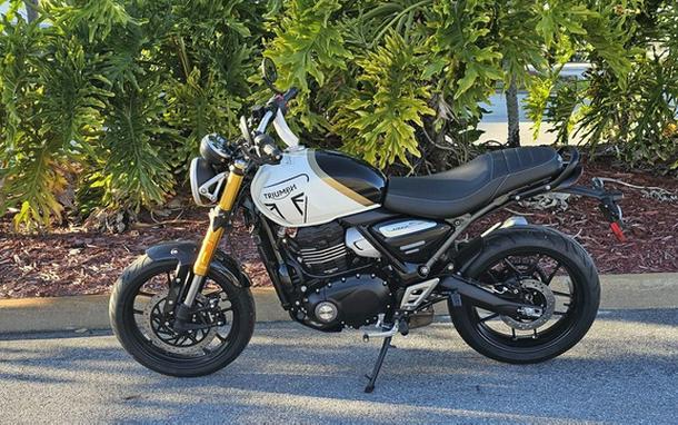 2026 Triumph Speed 400 Pearl Metallic White/Phantom Black