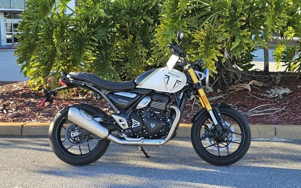 2026 Triumph Speed 400 Pearl Metallic White/Phantom Black