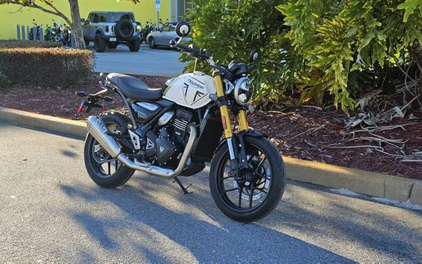 2026 Triumph Speed 400 Pearl Metallic White/Phantom Black