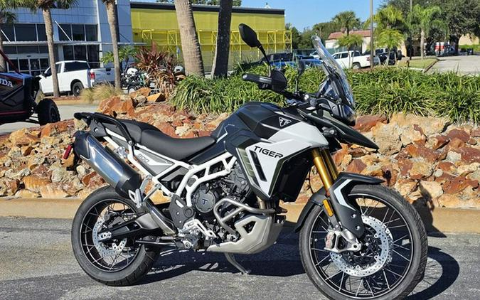 2024 Triumph Tiger 900 Rally Pro Matt Khaki Green / Matt Phanto Rally Pro