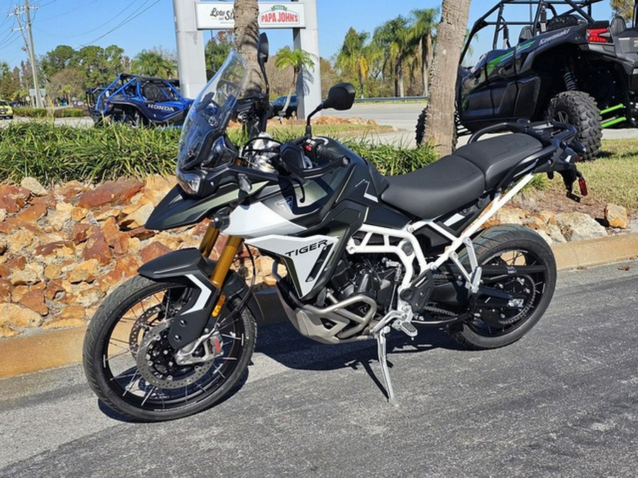 2024 Triumph Tiger 900 Rally Pro Matt Khaki Green / Matt Phanto Rally Pro