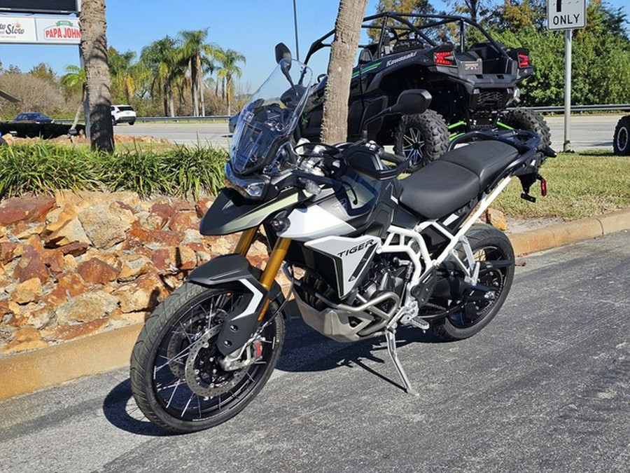 2024 Triumph Tiger 900 Rally Pro Matt Khaki Green / Matt Phanto Rally Pro
