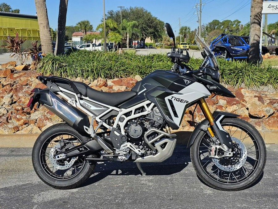 2024 Triumph Tiger 900 Rally Pro Matt Khaki Green / Matt Phanto Rally Pro