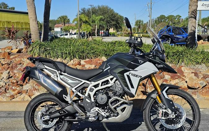 2024 Triumph Tiger 900 Rally Pro Matt Khaki Green / Matt Phanto Rally Pro