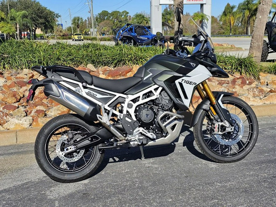 2024 Triumph Tiger 900 Rally Pro Matt Khaki Green / Matt Phanto Rally Pro