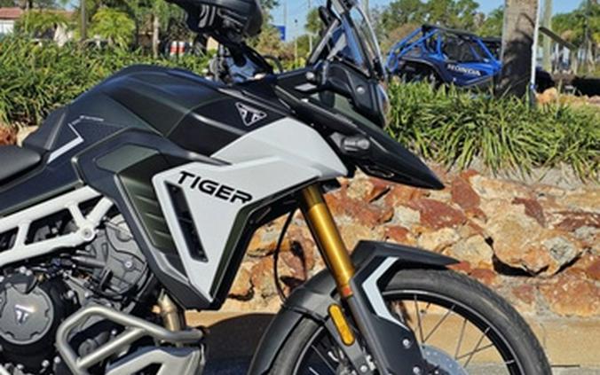2024 Triumph Tiger 900 Rally Pro Matt Khaki Green / Matt Phanto Rally Pro