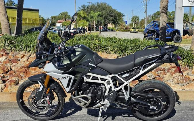 2024 Triumph Tiger 900 Rally Pro Matt Khaki Green / Matt Phanto Rally Pro