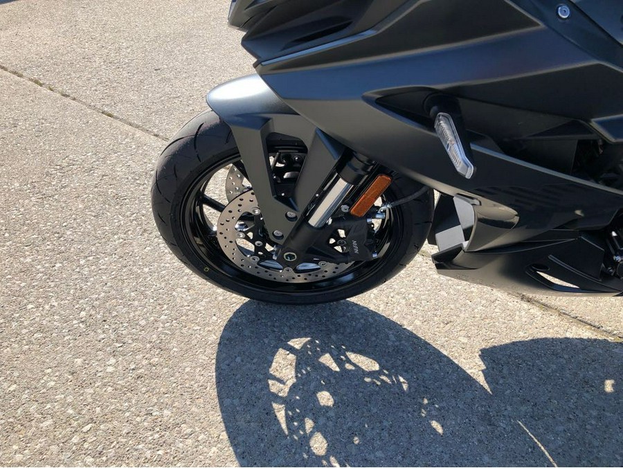 2025 Suzuki GSX-S 8R