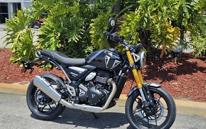 2025 Triumph Speed 400 Phantom Black / Storm Grey Carnival Red Storm Grey