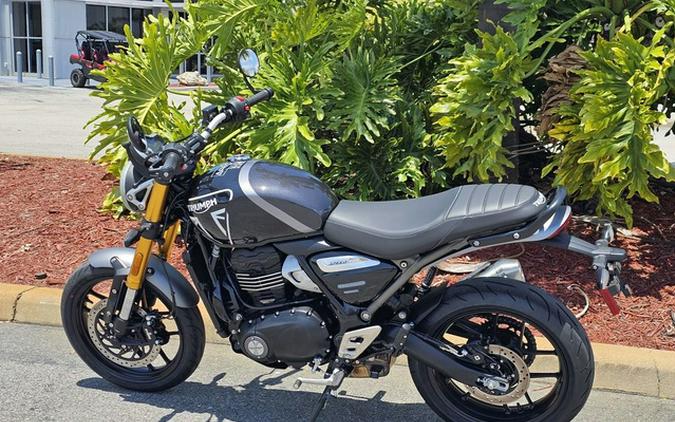2025 Triumph Speed 400 Phantom Black / Storm Grey Carnival Red Storm Grey