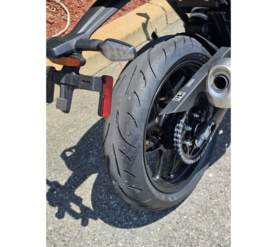 2025 Triumph Speed 400 Phantom Black / Storm Grey Carnival Red Storm Grey