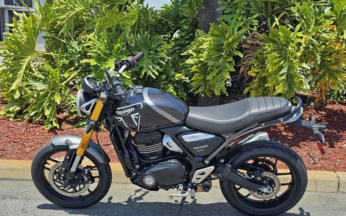 2025 Triumph Speed 400 Phantom Black / Storm Grey Carnival Red Storm Grey