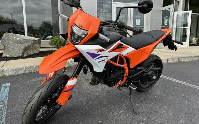 2026 KTM 390 SMC R