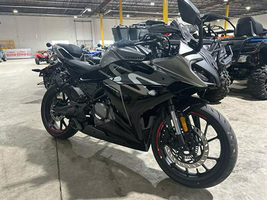 2023 CFMOTO 300SS