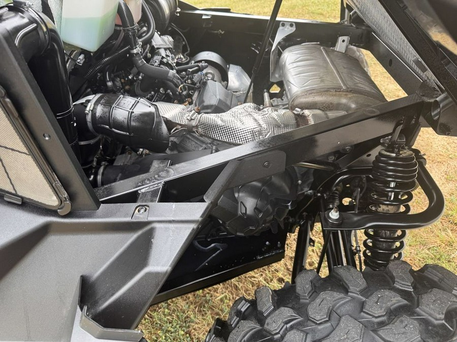 2023 Can-Am® Defender MAX Limited HD10