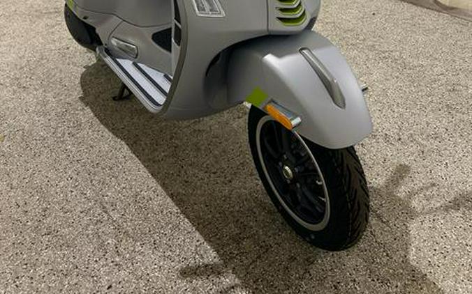 2024 Vespa GTS Super 300 Tech