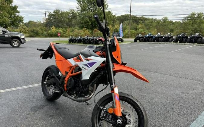 2026 KTM 390 SMC R