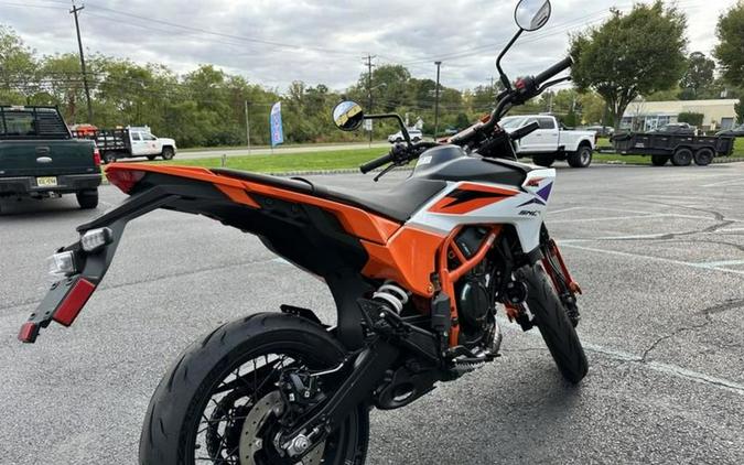 2026 KTM 390 SMC R
