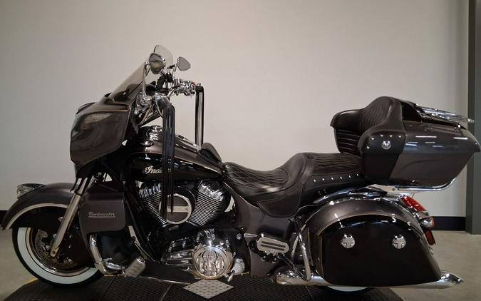 2016 Indian Motorcycle® Roadmaster® Steel Gray and Thunder Black