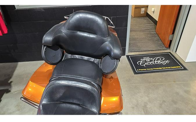2014 ELECTRA GLIDE ULTRA LIMITED - AMBER WHISKEY / VIVID BLACK - Harley-Davidson®