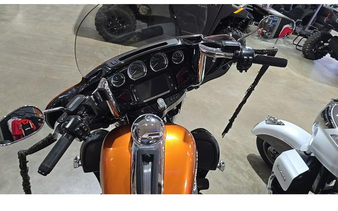 2014 ELECTRA GLIDE ULTRA LIMITED - AMBER WHISKEY / VIVID BLACK - Harley-Davidson®
