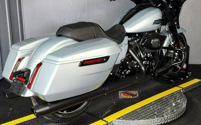 2024 Harley-Davidson Street Glide® FLHX ATLAS SILVER METALLIC