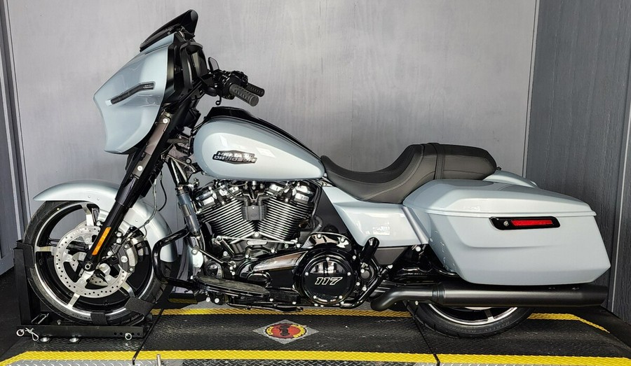 2024 Harley-Davidson Street Glide® FLHX ATLAS SILVER METALLIC