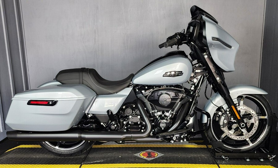 2024 Harley-Davidson Street Glide® FLHX ATLAS SILVER METALLIC