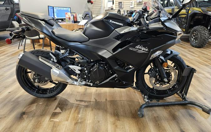 2026 Kawasaki NINJA 500 ABS Metallic Flat Spark Black/Metallic Spark Black - 110074