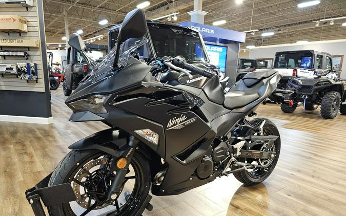 2026 Kawasaki NINJA 500 ABS Metallic Flat Spark Black/Metallic Spark Black - 110074