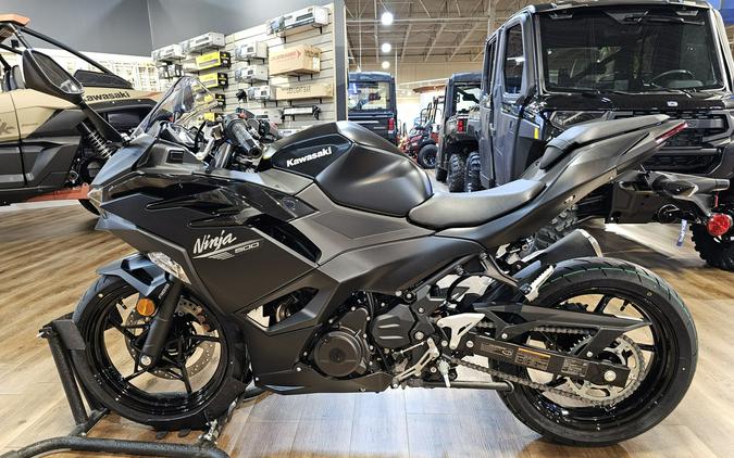 2026 Kawasaki NINJA 500 ABS Metallic Flat Spark Black/Metallic Spark Black - 110074