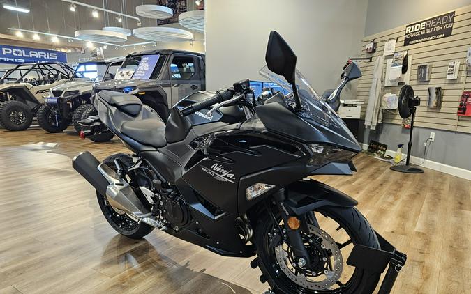2026 Kawasaki NINJA 500 ABS Metallic Flat Spark Black/Metallic Spark Black - 110074