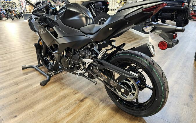 2026 Kawasaki NINJA 500 ABS Metallic Flat Spark Black/Metallic Spark Black - 110074