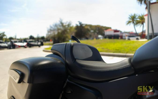 2020 Indian Motorcycle CHALLENGER DARK HORSE THNDR BLK SMK 49ST Dark Horse