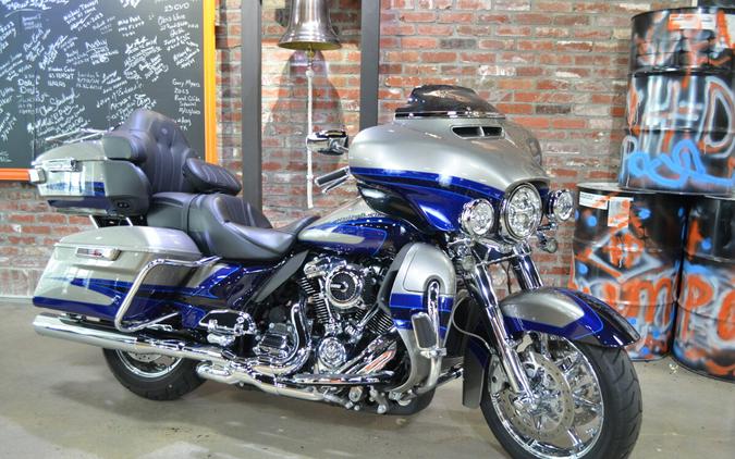 2017 Harley-Davidson CVO Limited Palladium Silver/Phantom Blue