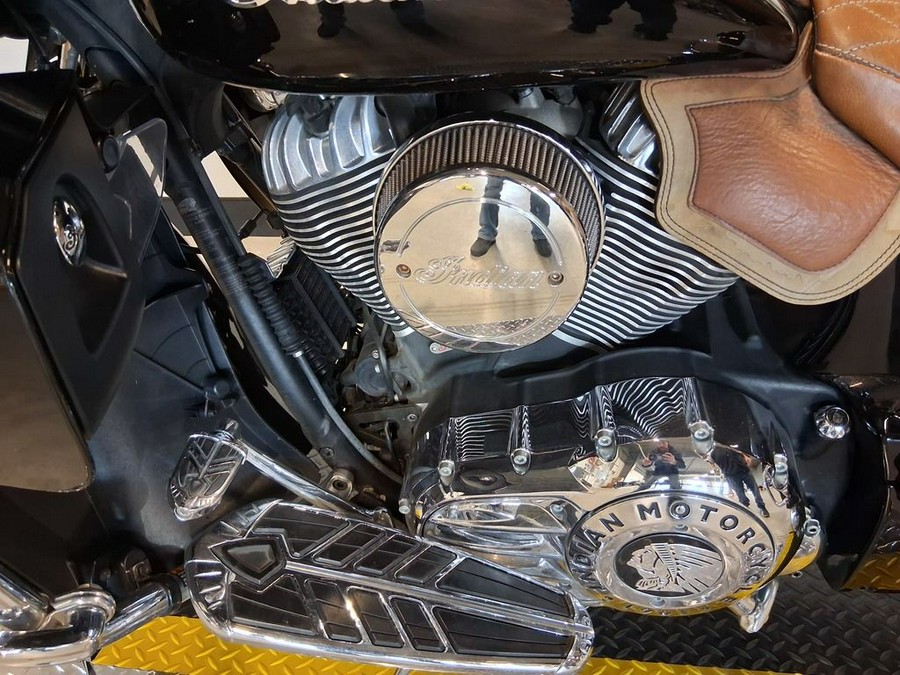 2016 Indian Motorcycle® Roadmaster® Thunder Black