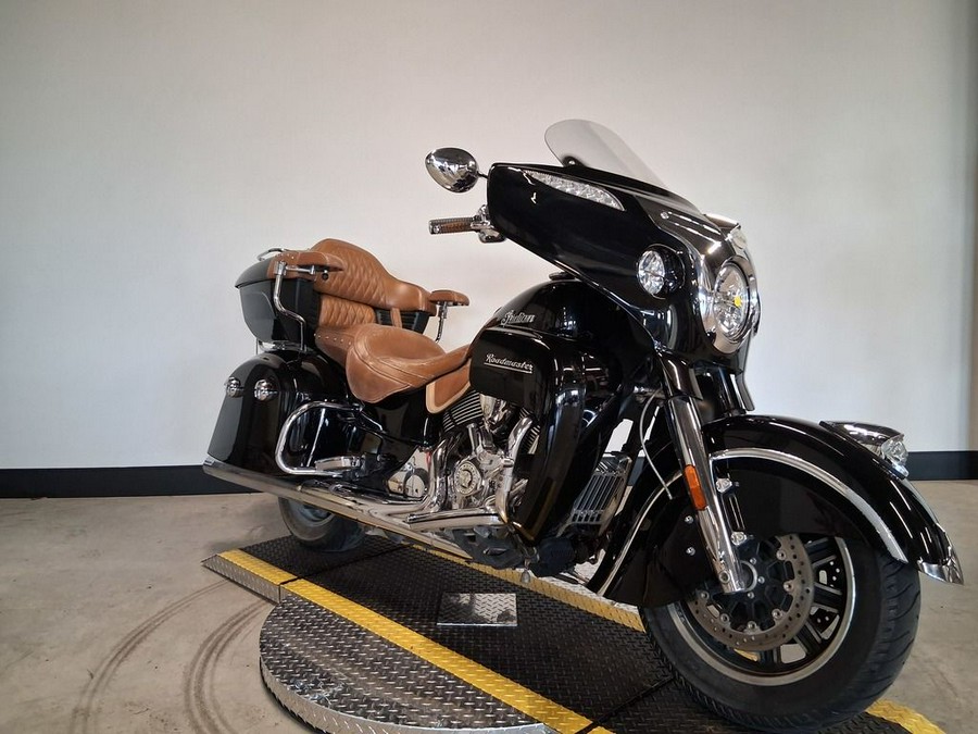 2016 Indian Motorcycle® Roadmaster® Thunder Black