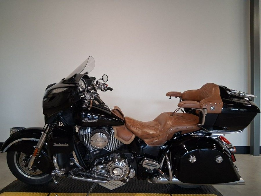 2016 Indian Motorcycle® Roadmaster® Thunder Black