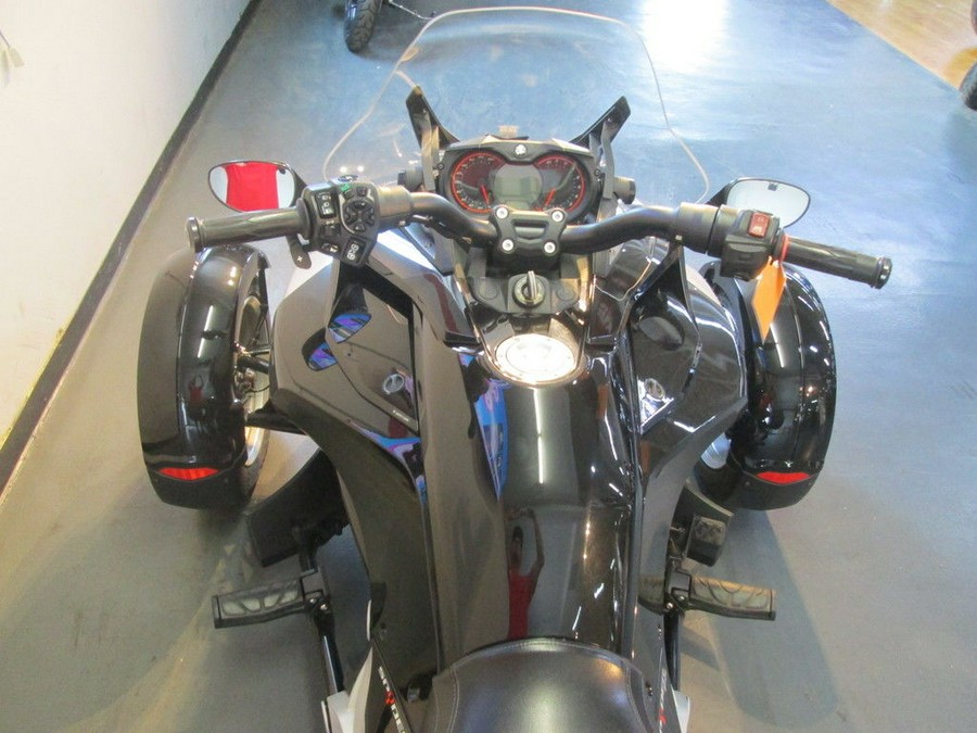 2015 Can-Am® Spyder® F3 6-Speed Semi-Automatic (SE6)