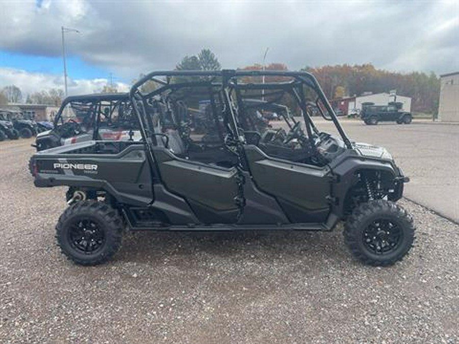 2025 Honda Pioneer 1000-6 Deluxe Crew