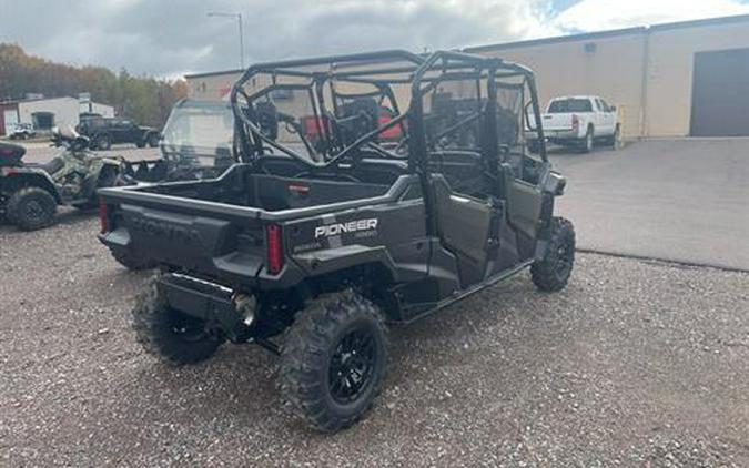 2025 Honda Pioneer 1000-6 Deluxe Crew