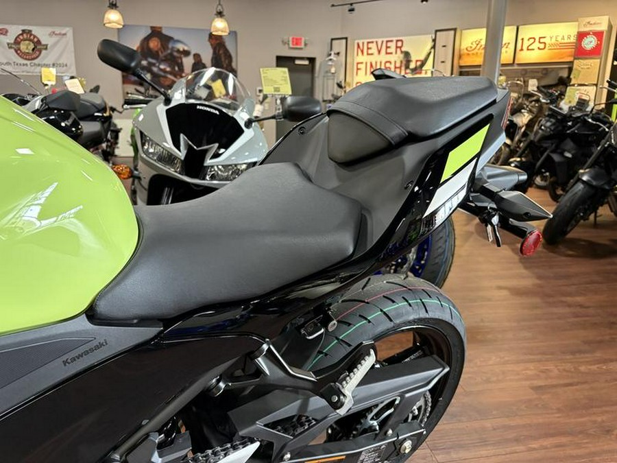 2026 Kawasaki Ninja® 500 ABS Metallic Yellowish Green/Ebony